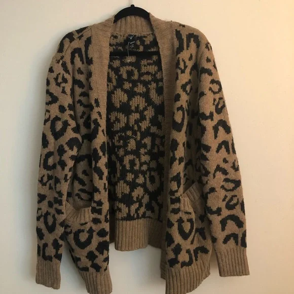 Windsor leopard open cardigan size medium. Very good condition. Never worn. - Picture 1 of 7